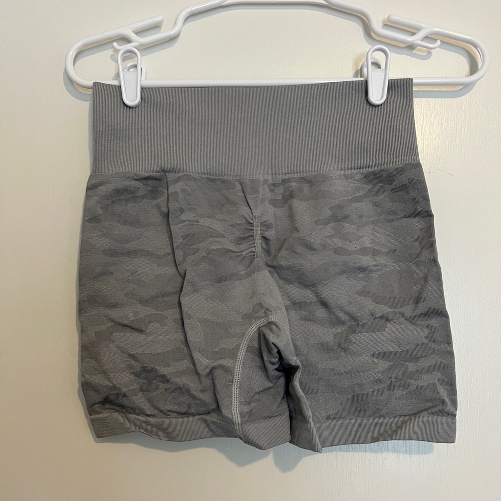 Seamless workout shorts